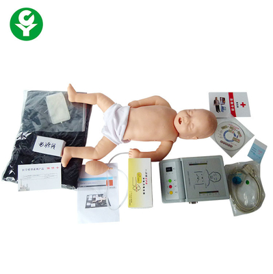 Ensino infantil simulado da ressuscitação cardiopulmonar do assistência ao paciente manequim humano